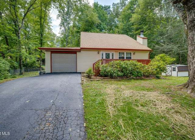 Property at 3 Monteray Ct, Johnson City, TN 37604, 3 beds, 2 baths