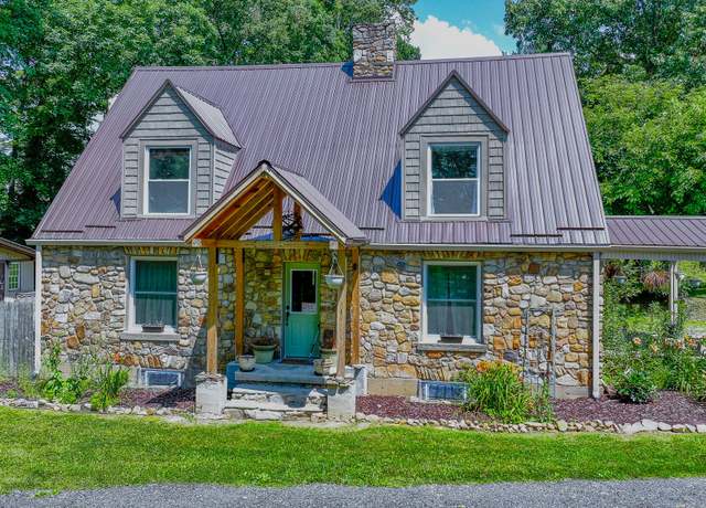 Property at 31232 Hollyfield Rd, Damascus, VA 24236, 3 beds, 3 baths