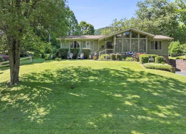 Property at 1511 Mountain View Ave, Big Stone Gap, VA 24219, 5 beds, 3 baths