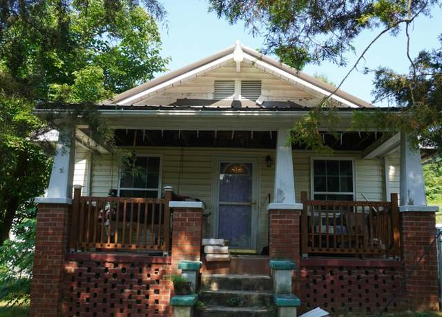 Property at 143 Massey St, Elizabethton, TN 37643, 2 beds, 1 bath