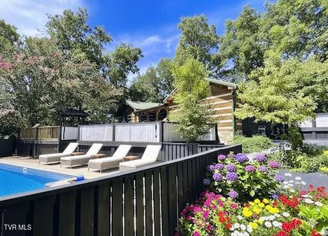 Property at 2169 Ranch Rd, Dandridge, TN 37725, 2 beds, 2 baths