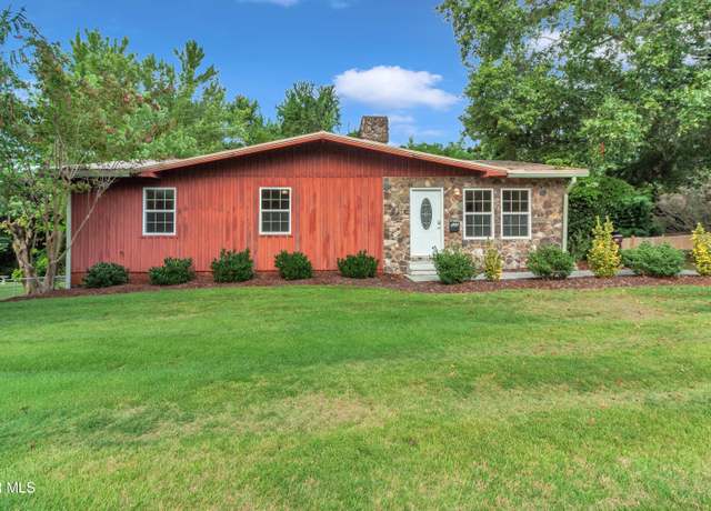 Property at 520 Hills Dr, Johnson City, TN 37604, 4 beds, 3 baths