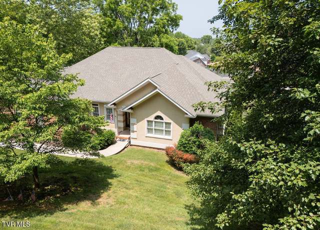 Property at 204 Shadowood Dr, Johnson City, TN 37604, 3 beds, 3.5 baths