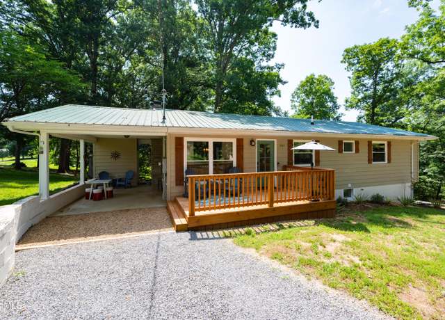 Property at 101 Ridgewood Dr, Bristol, TN 37620, 4 beds, 2 baths