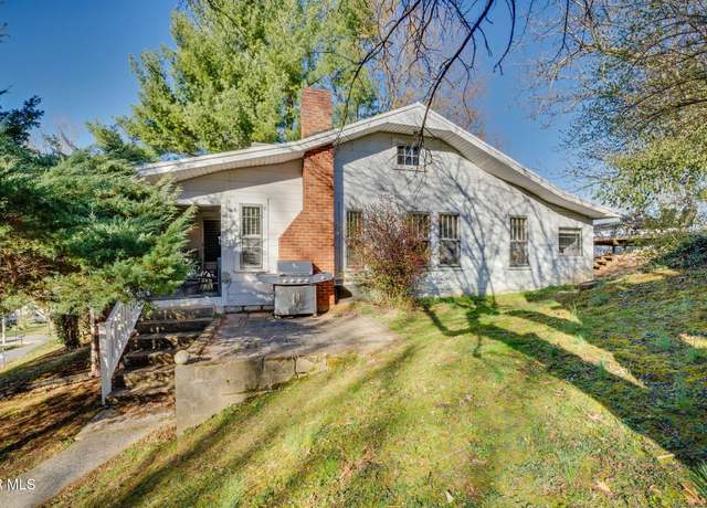 Property at 806 Beech St, Elizabethton, TN 37643, 2 beds, 1 bath