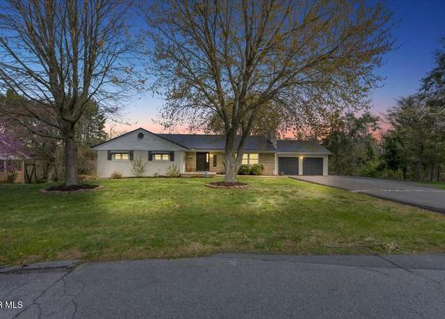 Property at 2212 Charsley Rd, Kingsport, TN 37660, 4 beds, 3 baths