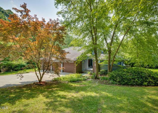 Property at 5 Blackberry Ct, Johnson City, TN 37604, 3 beds, 2.5 baths