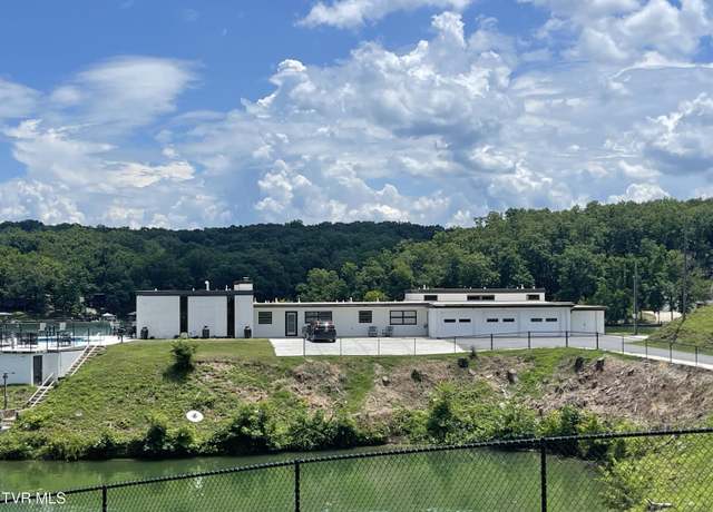 Property at 173 King Dr, Johnson City, TN 37615, 5 beds, 3 baths