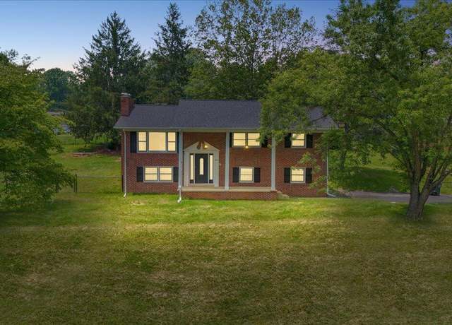 Property at 4840 Frontier Dr, Kingsport, TN 37664, 3 beds, 2 baths