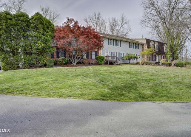 Property at 2205 Greenbriar Cir #4, Johnson City, TN 37601, 3 beds, 2.5 baths