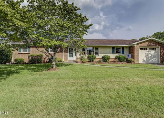 Property at 126 Fairlawn Dr, Johnson City, TN 37601, 2 beds, 2 baths