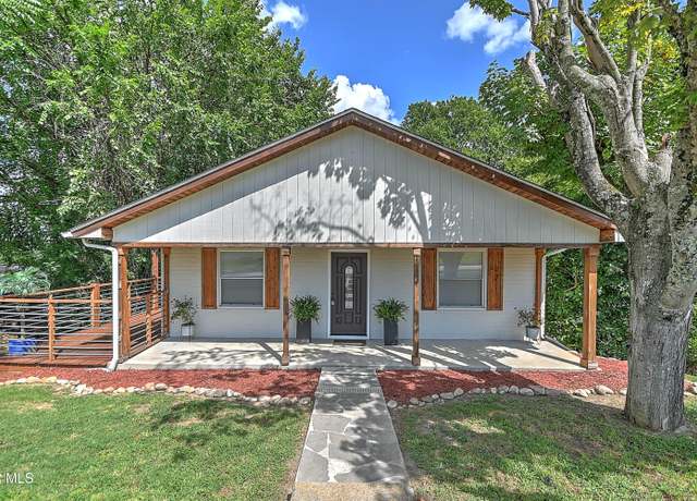 Property at 122 Park Dr, Kingsport, TN 37660, 4 beds, 2 baths