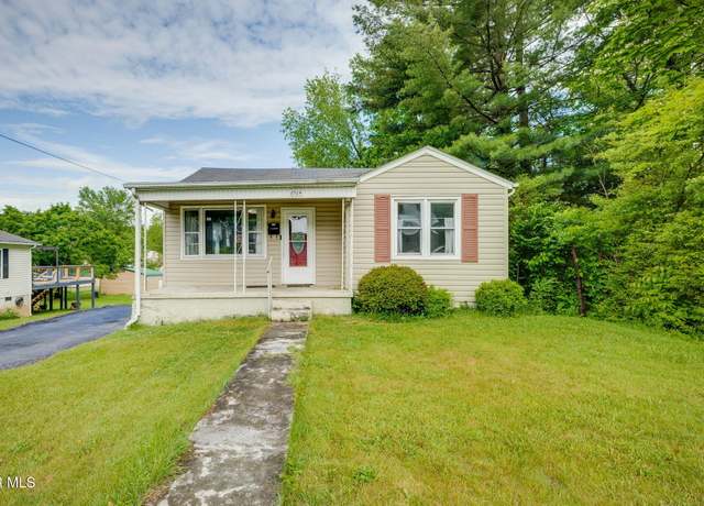 Property at 2304 Bay St, Bristol, TN 37620, 2 beds, 1 bath