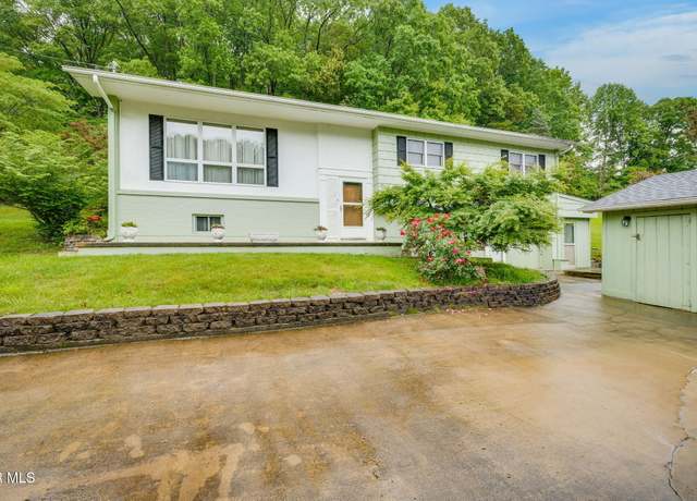 Property at 1216 Skelton Bluff Rd, Kingsport, TN 37660, 4 beds, 2 baths