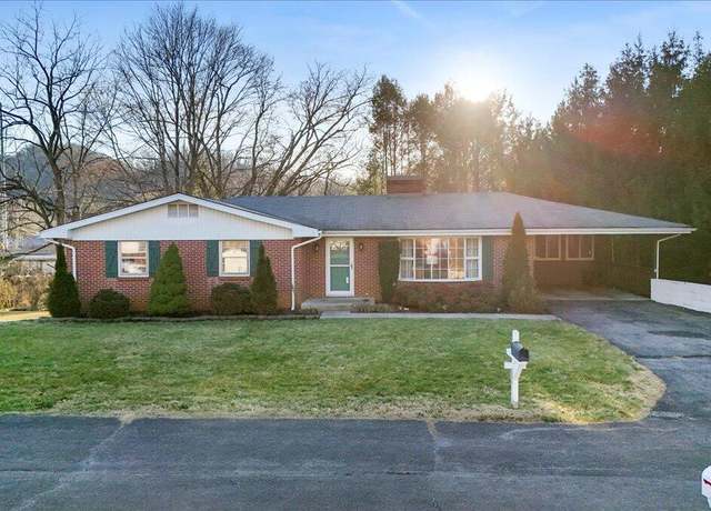 Property at 111 Hatfield Dr, Elizabethton, TN 37643, 3 beds, 3 baths