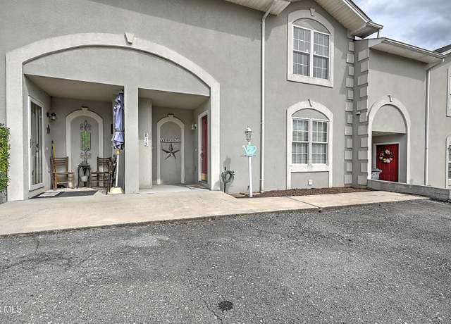 Property at 813 Fain Ave #6, Kingsport, TN 37660, 3 beds, 3.5 baths