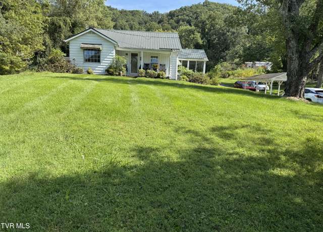 Property at 2820 Broad St, Bristol, TN 37620, 3 beds, 1.5 baths