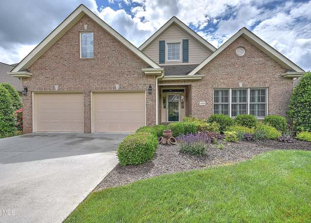 Property at 1018 Waterbrooke Ln, Johnson City, TN 37604, 4 beds, 3 baths