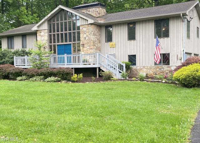 Property at 203 Oak Ln, Johnson City, TN 37604, 4 beds, 3 baths