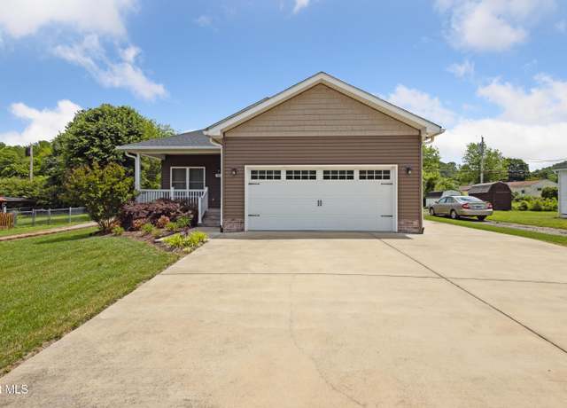 Property at 924 Walker St, Elizabethton, TN 37643, 3 beds, 2 baths