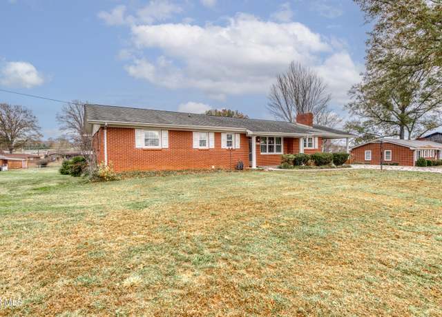 Property at 879 Wayne Ave, Abingdon, VA 24210, 3 beds, 2 baths