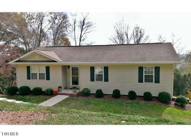 Property at 625 Parkway Dr, Kingsport, TN 37663, 3 beds, 2.5 baths