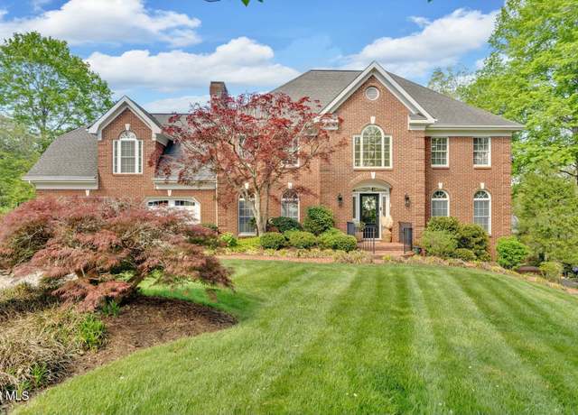 Property at 4044 Lakewood Dr, Kingsport, TN 37663, 4 beds, 5.5 baths