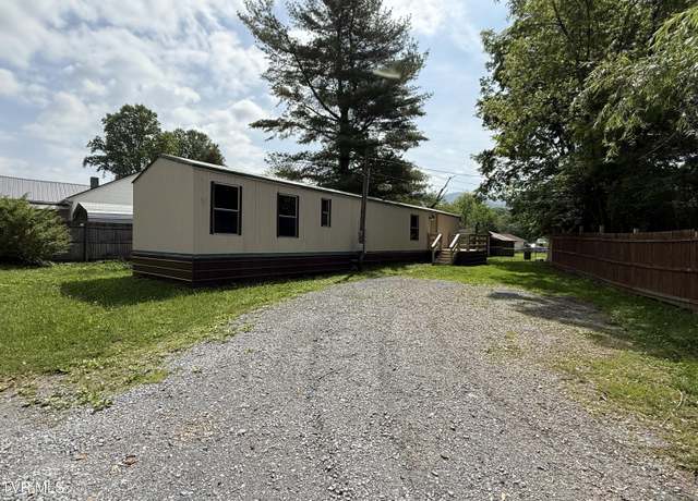 Property at 104 Creekbank Rd, Elizabethton, TN 37643, 2 beds, 1 bath