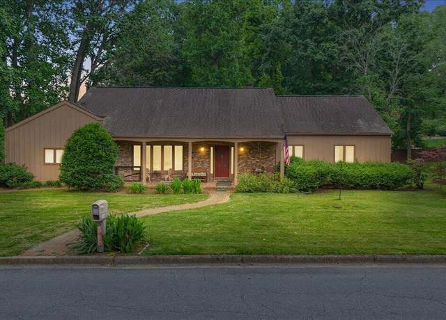 Property at 2801 Steven Dr, Johnson City, TN 37604, 4 beds, 3 baths