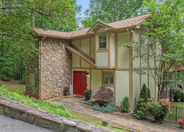 Property at 1039 Fain Ave, Kingsport, TN 37660, 4 beds, 2.5 baths