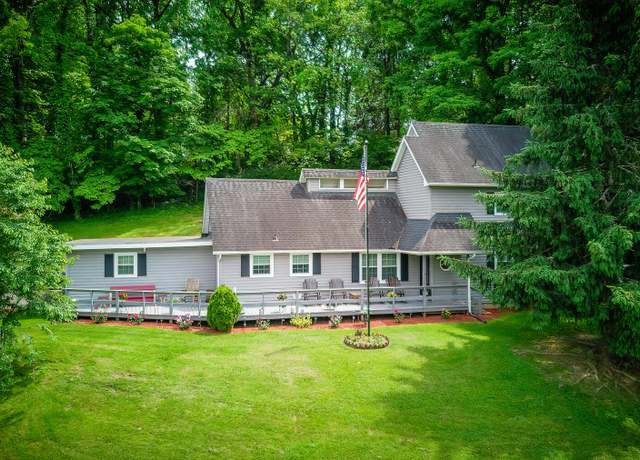 Property at 1000 Garden Ln, Bristol, VA 24201, 4 beds, 2 baths