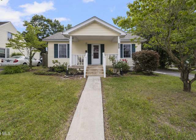Property at 2012 Euclid Ave, Bristol, VA 24201, 3 beds, 2 baths