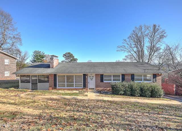 Property at 945 Beechwood Dr, Kingsport, TN 37663, 3 beds, 3 baths