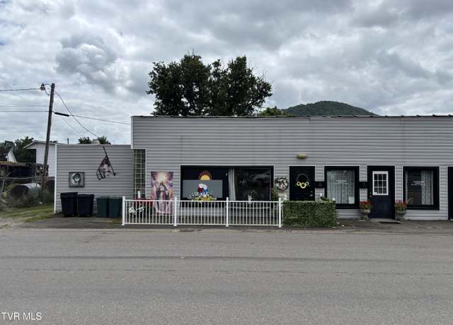Property at 122 Main St, Mountain City, TN 37683, 2 beds, 2.5 baths