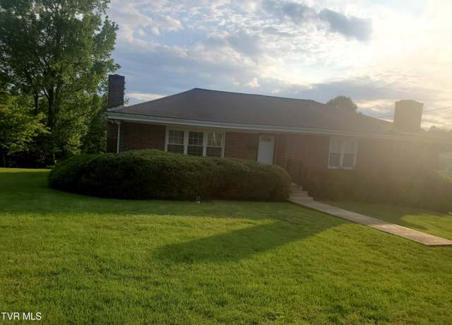 Property at 405 7th Street St, Newport, TN 37821, 3 beds, 2 baths