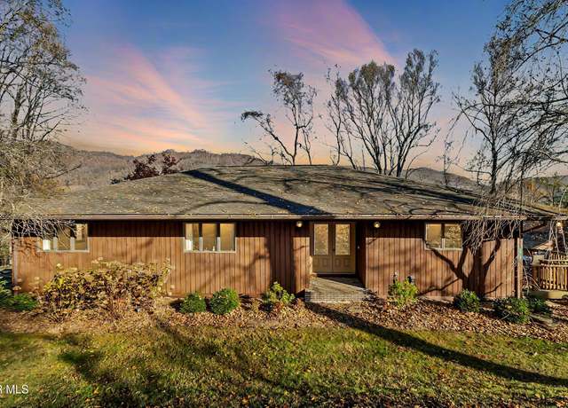 Property at 3014 Greenbriar Ct, Big Stone Gap, VA 24219, 3 beds, 3 baths