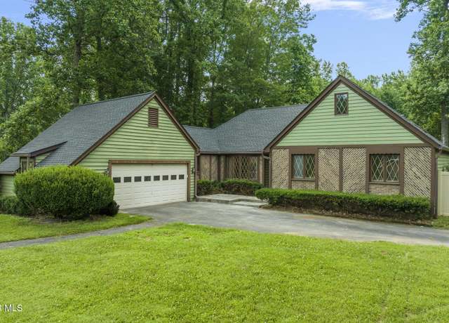 Property at 5 Camden Ln, Johnson City, TN 37601, 3 beds, 2.5 baths