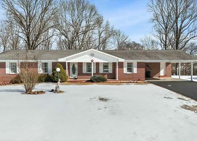 Property at 3232 Longview Dr, Saint Paul, VA 24283, 3 beds, 2 baths