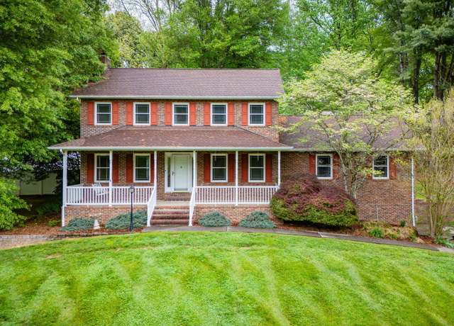 Property at 604 Live Oak Ct, Johnson City, TN 37615, 4 beds, 2.5 baths