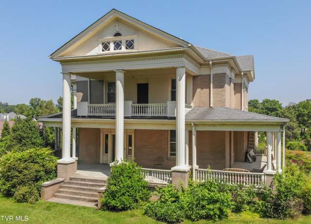 Property at 322 Spruce Street St, Bristol, TN 37620, 4 beds, 4.5 baths