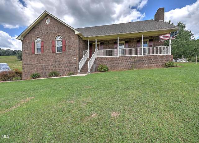 Property at 685 Valley Dr, Kingsport, TN 37664, 3 beds, 2 baths