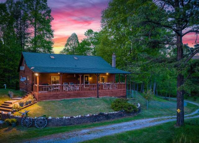 Property at 143 Horseshoe Ln, Roan Mountain, TN 37687, 7 beds, 4 baths