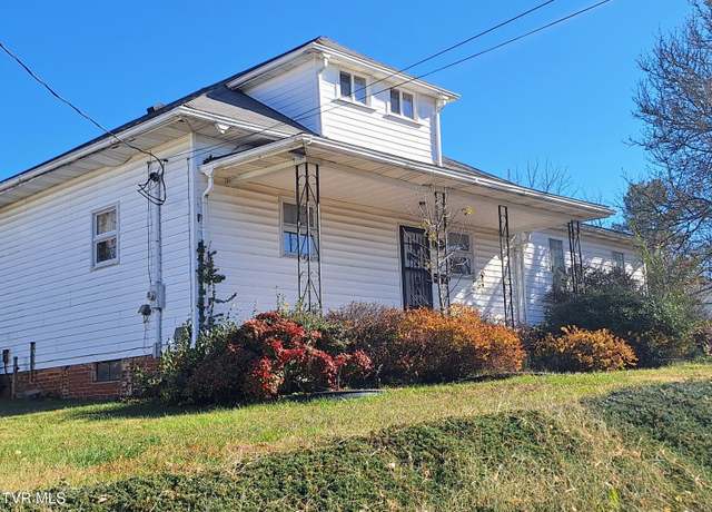 Property at 949 Fairview Ave, Kingsport, TN 37660, 4 beds, 2 baths