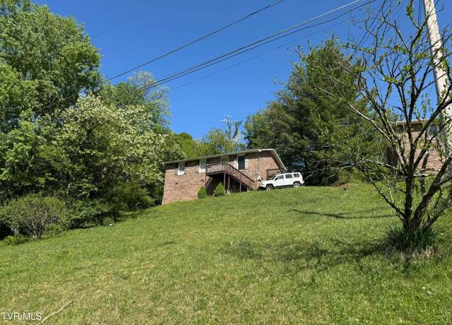 Property at 1208 Skelton Bluff Rd, Kingsport, TN 37660, 3 beds, 2 baths