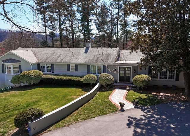 Property at 100 Earlway Rd, Bristol, TN 37620, 4 beds, 4 baths
