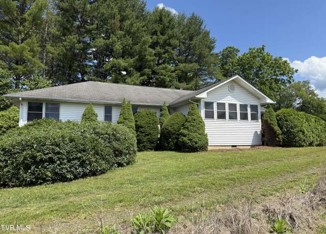 Property at 318 Pinecrest St, Mountain City, TN 37683, 3 beds, 3 baths