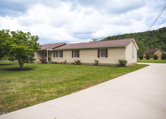 Property at 1466 Broad St, Elizabethton, TN 37643, 3 beds, 2 baths