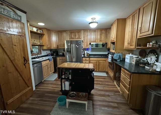 Property at 965 Mountain Trail Dr, Newport, TN 37821, 3 beds, 2 baths