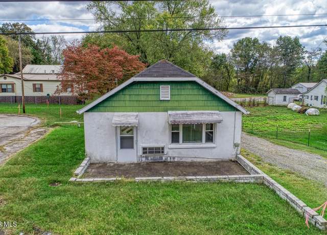 Property at 2114 Main St, Surgoinsville, TN 37873, 3 beds, 1 bath