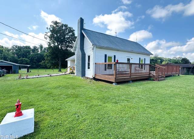 Property at 654 Valley Dr, Kingsport, TN 37664, 3 beds, 2 baths